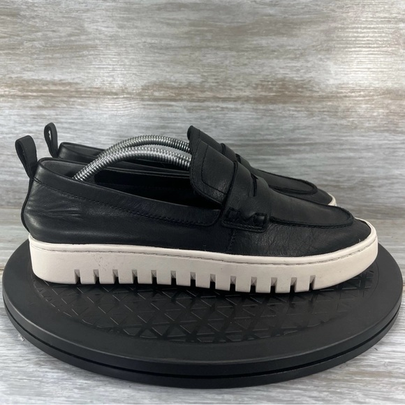 Vionic Uptown Black Leather Women’s Loafers 7 - Picture 3 of 9